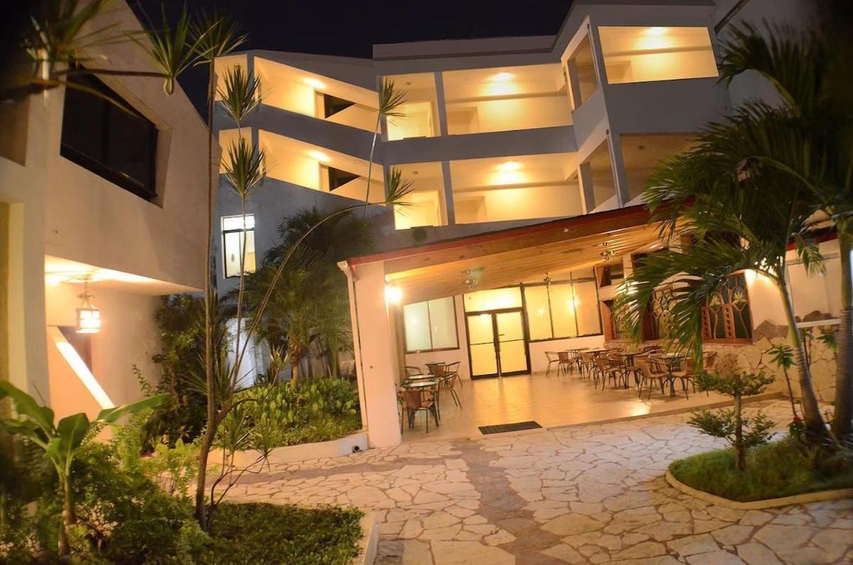 Hotel Tropicana Santo Domingo La Viva Екстер'єр фото